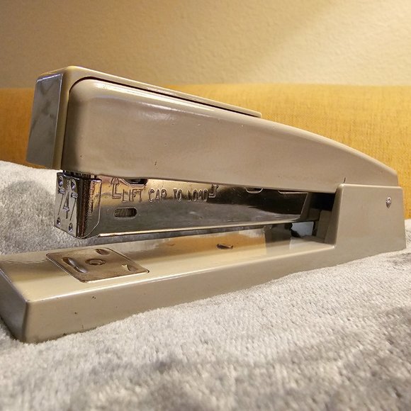 *SALE $45!* TWO (2) Vintage Swingline heavy steel office staplers (collectible?) - Picture 4 of 15